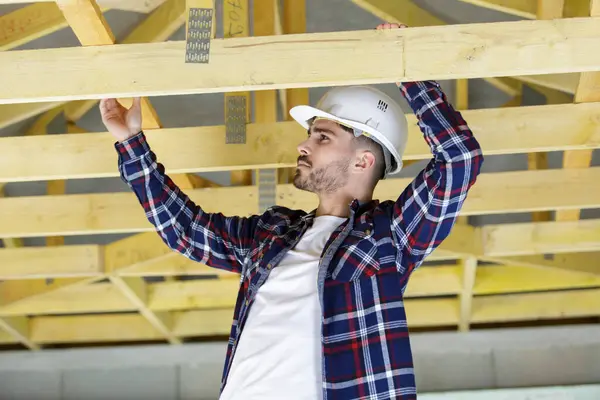Worker Roofer Builder Working Roof Structure Construction Site — Stock Photo, Image