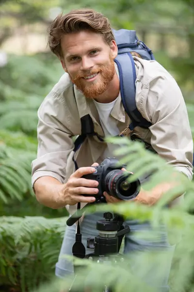 Cheerful Bearded Senior Tourist Taking Photos Nature Royaltyfria Stockfoton