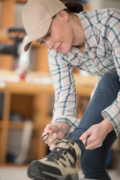 Woman Builder Putting Her New Shoes — Stock Photo, Image