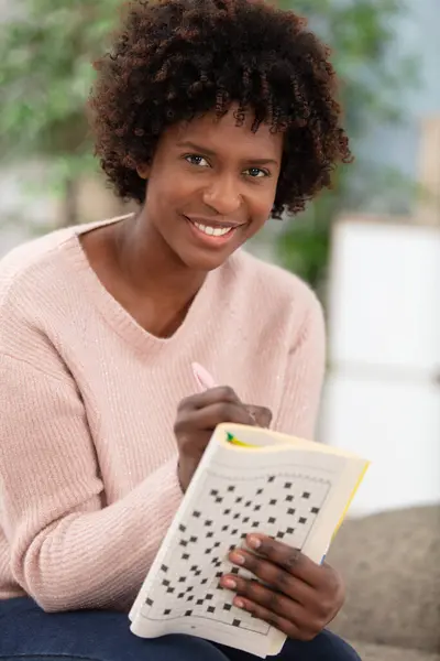 Thoughtful Attractive Young Woman Answering Crossword Puzzle Fotos De Stock Sin Royalties Gratis