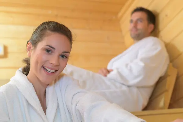 Mutlu Çift Birlikte Spa Sauna Keyfi Telifsiz Stok Fotoğraflar