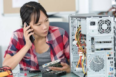 woman on the phone looking a broken pc clipart