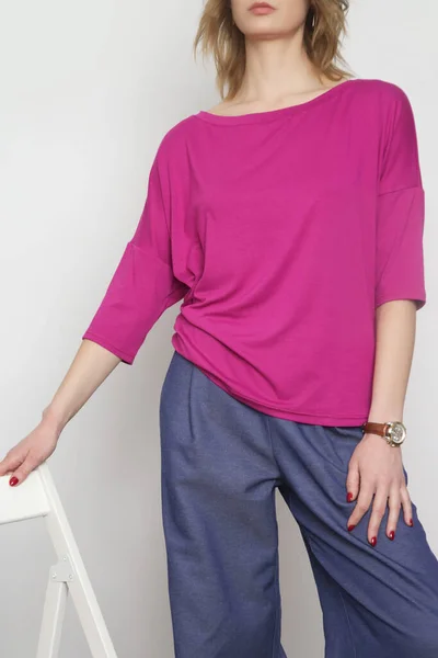 Serie Studio Photos Young Female Model Wearing Bright Pink Cotton — 스톡 사진