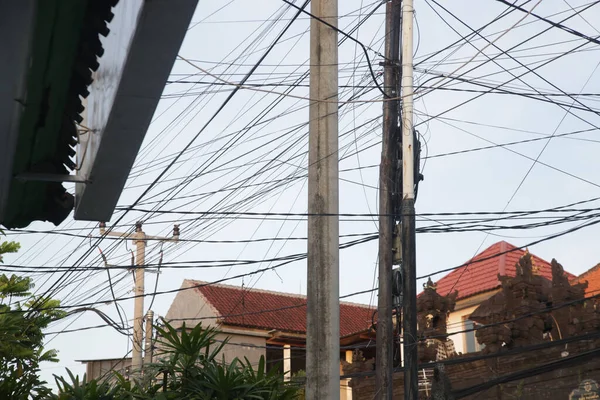 Fils Électriques Désordonnés Non Organisés Dans Rue Indonésie — Photo