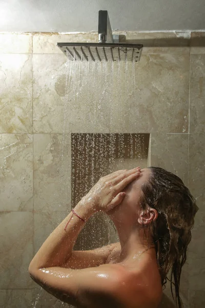 Young Woman Taking Shower Washing Her Hair Shower Cabine — Fotografia de Stock