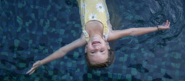Portrait Adorable Years Old Girl Floating Swimming Pool — Photo