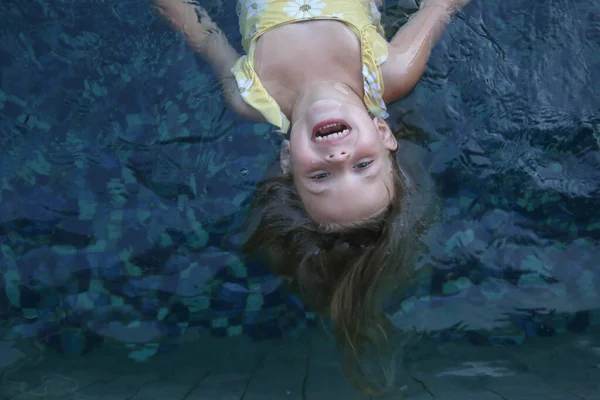 Portrait Adorable Years Old Girl Floating Swimming Pool — Fotografia de Stock