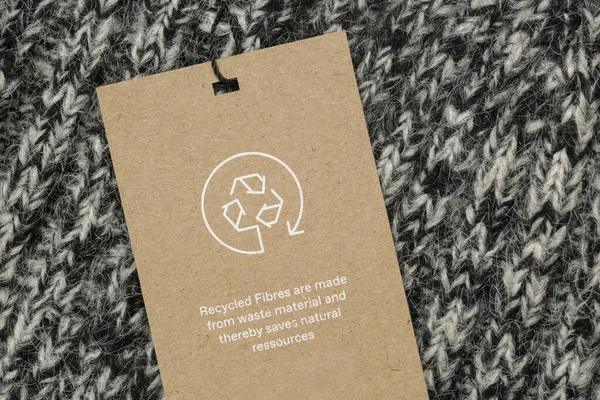 Gros Plan Étiquette Vêtements Avec Icône Recyclage Concept Produits Recyclage Image En Vente