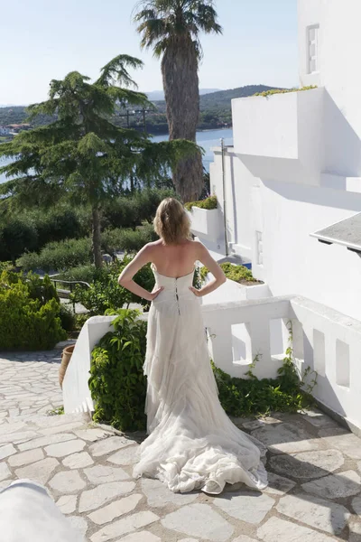 Portrait Bride Long White Wedding Dress Tourist Resort Destination Wedding — Foto Stock