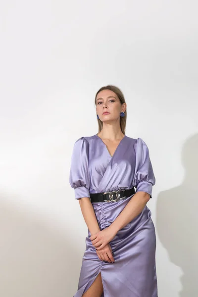 Serie Studio Photos Young Female Model Beautiful Lavender Silk Satin — 스톡 사진