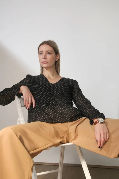 Serie Foto Studio Giovane Modella Donna Elegante Camicia Con Collo — Foto Stock