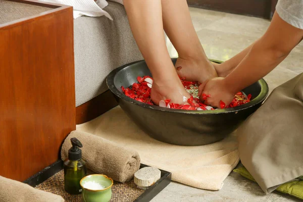 Feet Massage Spa Salon Woman Feet Dipped Wooden Bowl Water — Foto de Stock
