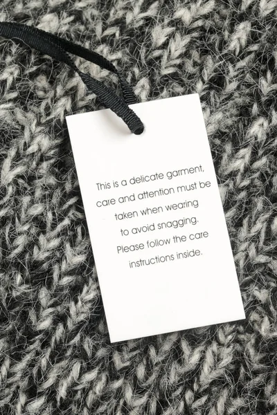 Detailní Popis Luxusního Oblečení Visí Jemná Visačka Oblečení Praní Prádla — Stock fotografie