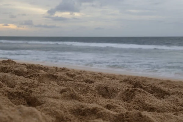 Ocean Waves Break Empty Sand Beach Cloudy Gloomy Day — Stock Photo, Image