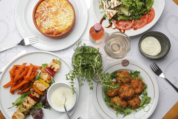 Various Mediterranean Dishes Served Restaurant Table — Fotografia de Stock