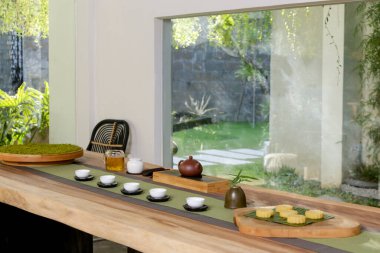 Geleneksel Çin çay töreni için çay takımı hazır..