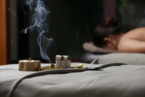 Moxibustion Léčba Tradiční Čínské Medicínské Nástroje Pro Akupunkturní Body Topení — Stock fotografie