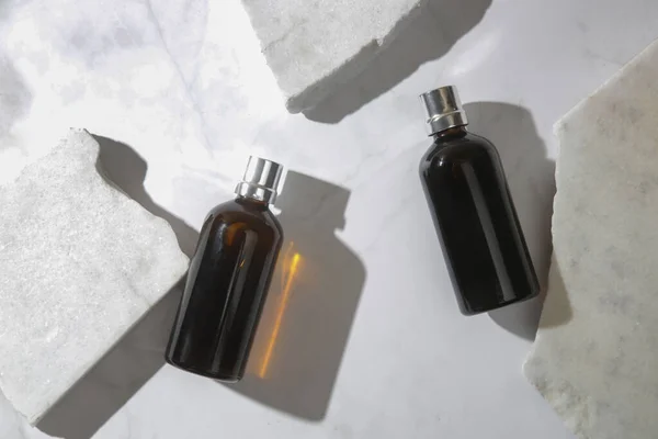 Bruin Glas Cosmetische Fles Marmeren Achtergrond — Stockfoto