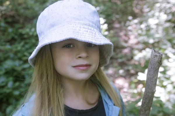 Candid Headshot Adorable Little Girl Wearing Bucket Hat Forest Spending — Foto de Stock