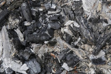 Küllerin doku arka planı. Barbeküden sonra yanmış odun külü arka planı, kapat.