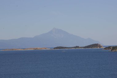 Denizden kutsal Athos Dağı, Halkidiki, Yunanistan manzarası.