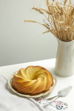 Kolay Portakallı Kek Şekerli tatlı portakal kabuğu serpiştirilmiş