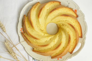 Kolay Portakallı Kek Şekerli tatlı portakal kabuğu serpiştirilmiş