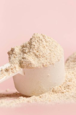 Protein tozuyla plastik kepçe