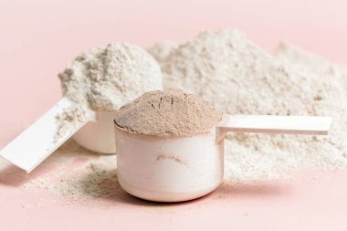 Protein tozuyla plastik kepçe