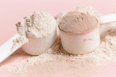 Protein tozuyla plastik kepçe