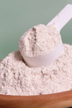 Protein tozuyla plastik kepçe