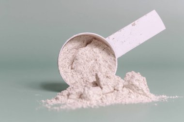 Protein tozuyla plastik kepçe