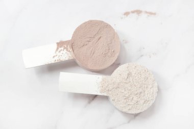 Protein tozuyla plastik kepçe