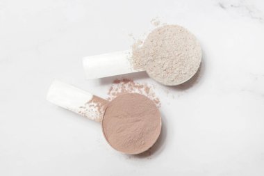 Protein tozuyla plastik kepçe