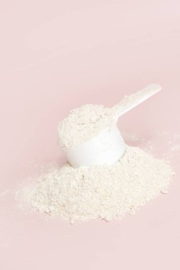 Protein tozuyla plastik kepçe