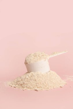 Protein tozuyla plastik kepçe