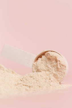 Protein tozuyla plastik kepçe