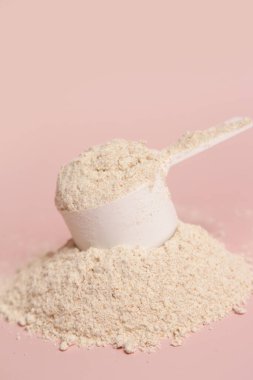 Protein tozuyla plastik kepçe