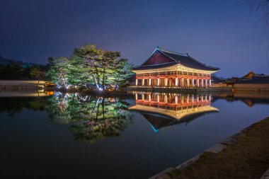 Gyeongbokgung Sarayı geceleri güzeldir, Seul, Güney Kore.