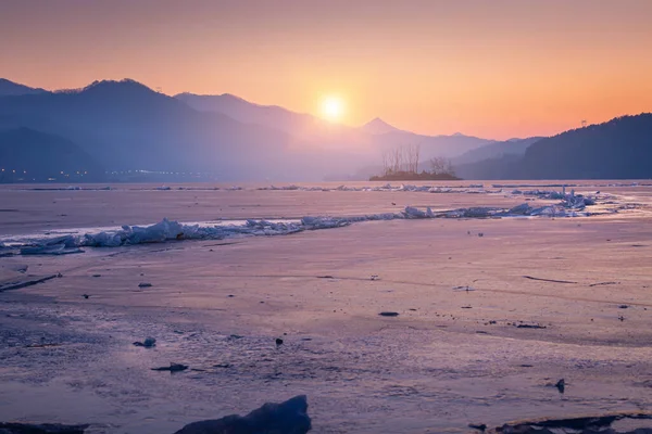 Zugefrorener See Südkorea Winter Bei Sonnenaufgang Dumulmeori Yangpyeong Südkorea — Stockfoto