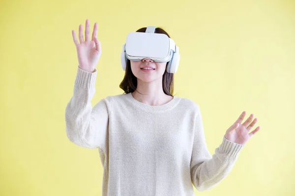 Asian Woman Wearing Virtual Reality Headset Trying Touch Something Hand — Stock Photo, Image