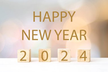 Yeni yılınız kutlu olsun tahta blok ve bulanık bokeh ışık arkaplanı, mutlu yıllar 2024 tebrik kartı, afiş