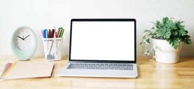 Boş ekran modelli dizüstü bilgisayar, şablon arka plan, iş çevrimiçi, ticaret, çevrimiçi çalışma kavramı 