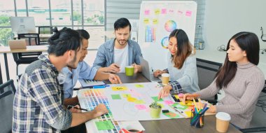 Asya 'da, Asya' da küçük işletme girişimi iş arkadaşı, çözüm için çalışan meslektaşlar, Corperate takımı gibi projeleri planlamak ve geliştirmek için Asyalı yaratıcı tasarım toplantıları