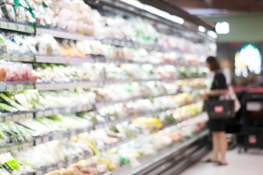 Bulanık arka plan, markette ürün rafından alışveriş yapan bulanık insanlar, süpermarket geçmişi, iş afişi, poster, duvar kağıdı