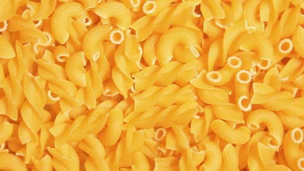 Ongebakken Fusilli Chifferi Rigati Pasta Top View Vet Ongezond Voedsel — Stockvideo