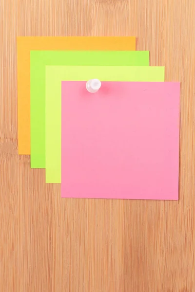 Kolorowe Lepkie Notatki Copyspace Przypięte Drewnianej Tablicy Ogłoszeń Żeby Zrobić — Zdjęcie stockowe