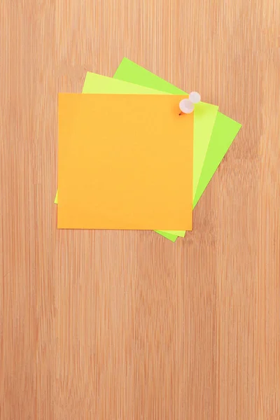 Colored Sticky Notes Copyspace Скорочений Wooden Message Board Нагадувати Офісі — стокове фото