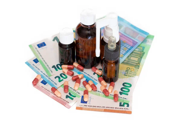 Różne Butelki Pigułek Kapsułek Leków Banknotach Euro Izolowane Białym Globalny — Zdjęcie stockowe