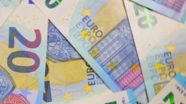 20 Avro Fatura, Dönüşümlü Para Arkaplanı - En İyi Görünüm. Euro Para Birimi. Mavi Kağıt Para. Bir sürü 20 Euro banknot. İş, Finans, Para ve Tasarruf Konsepti - Açısal Dönüşüm